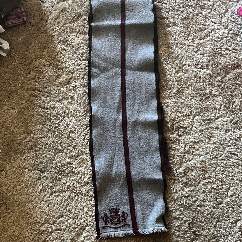 Elegant Gray and Maroon Scarf